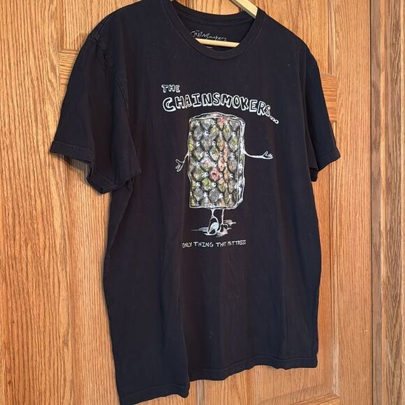 THE CHAINSMOKERS Only Things That Mattress Tee - Picture 4 of 8